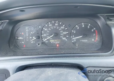 2000 Toyota Camry Le from USA, damaged, VIN 4T1BG28K3YU730748